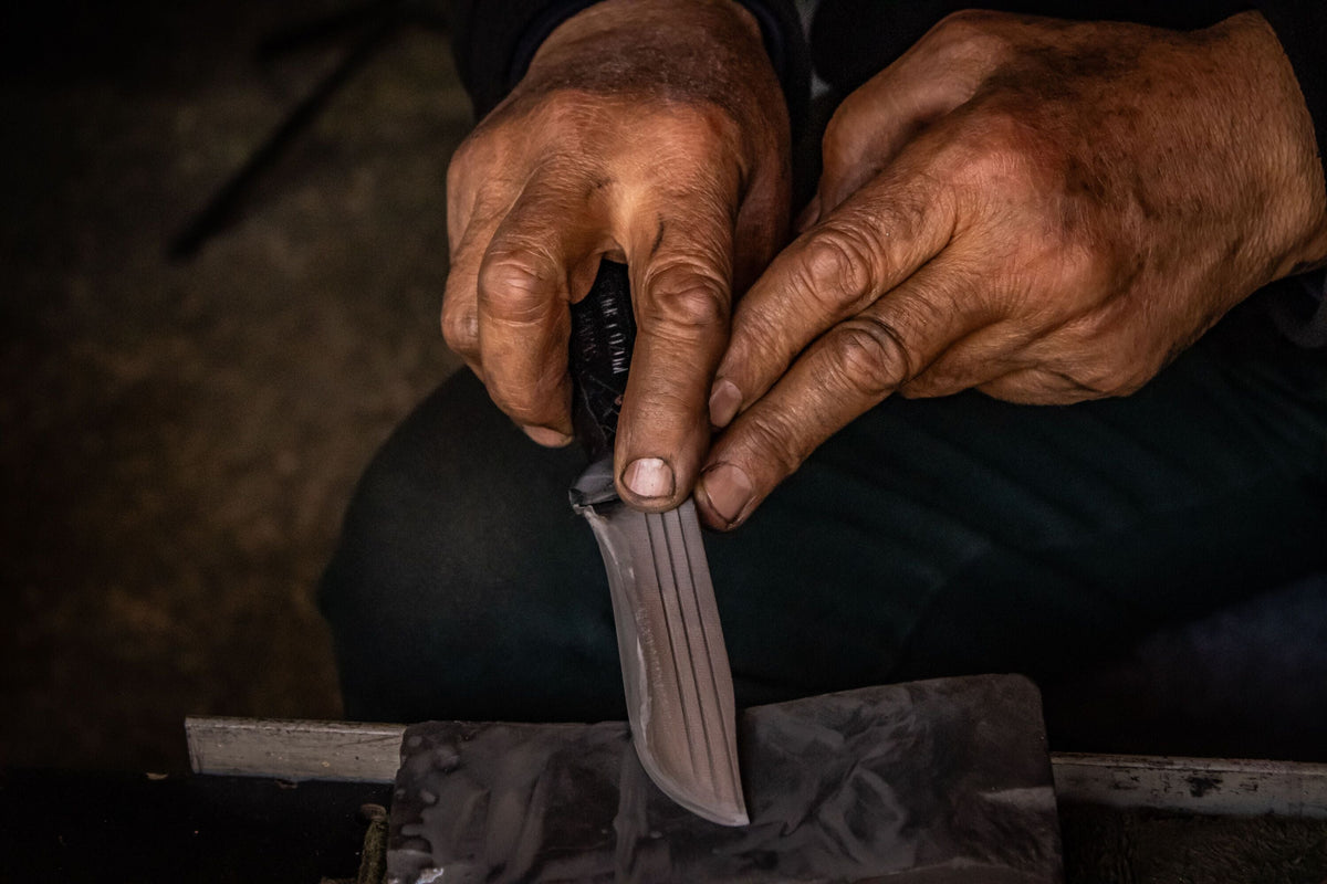 How to maintain the edge on carbon steel knives